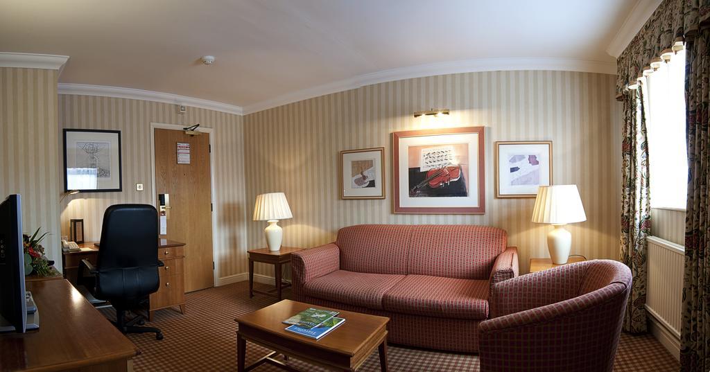 Apollo Hotel Basingstoke Buitenkant foto